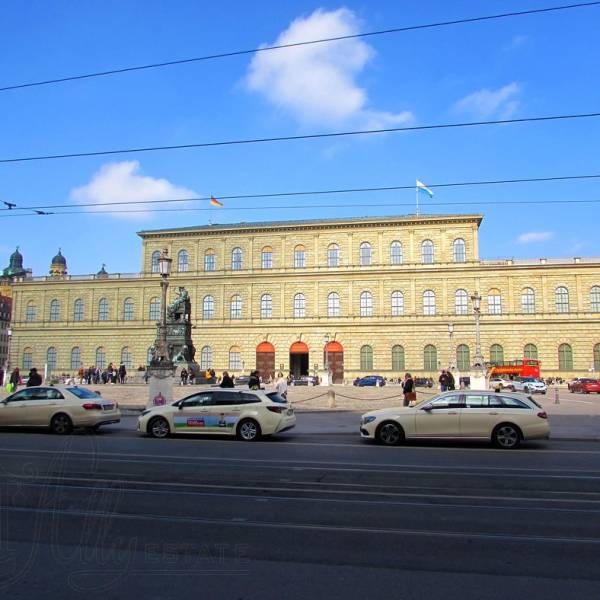 Площадь Макса Иосифа