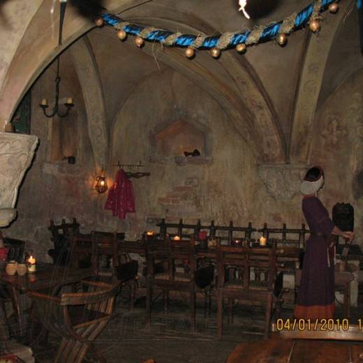 Исторические интерьеры средневекового ресторана Rozengrals