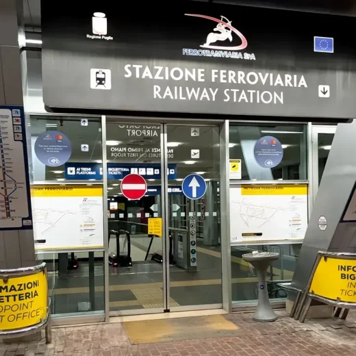 На поезде из аэропорта в Бари и по побережью