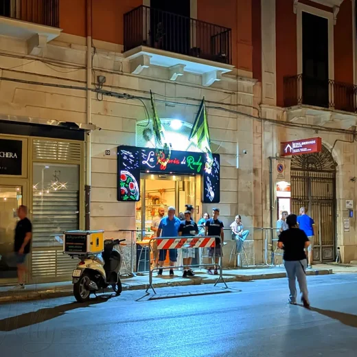 На пути от ж. д. станции Барлетта к апартаментам