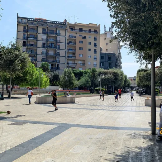 Площадь Федерико Иль ди Свевия в Барлетте