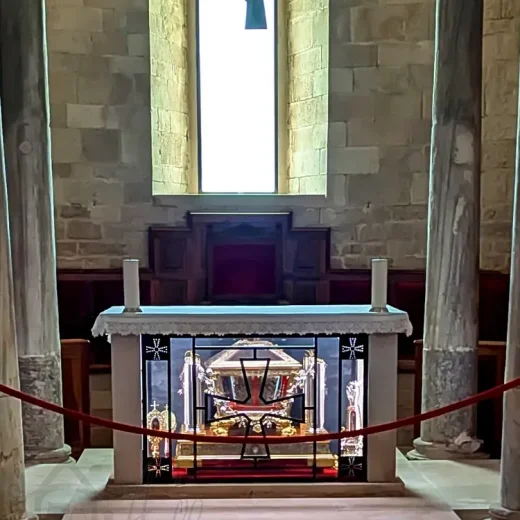 Снаружи Кафедрального собора Трани