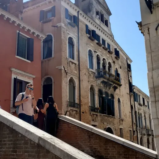 Отправляемся дальше по улочкам Венеции