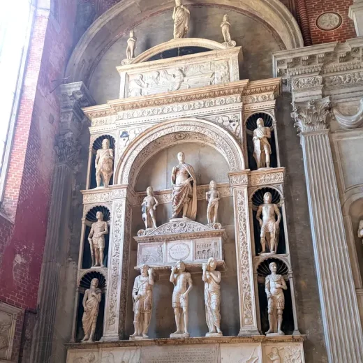 Памятник дожу Пьетро Мочениго на контрфасаде Базилики Санти-Джованни-э-Паоло