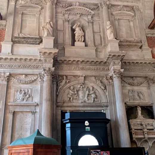 Памятник дожу Альвизе I Мочениго на контрфасаде Базилики Санти-Джованни-э-Паоло