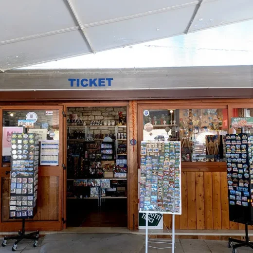 Стоянка и Шаттл к Замку Дель-Монте