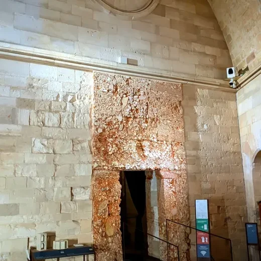 Нынешние и былые украшения замка Дель-Монте