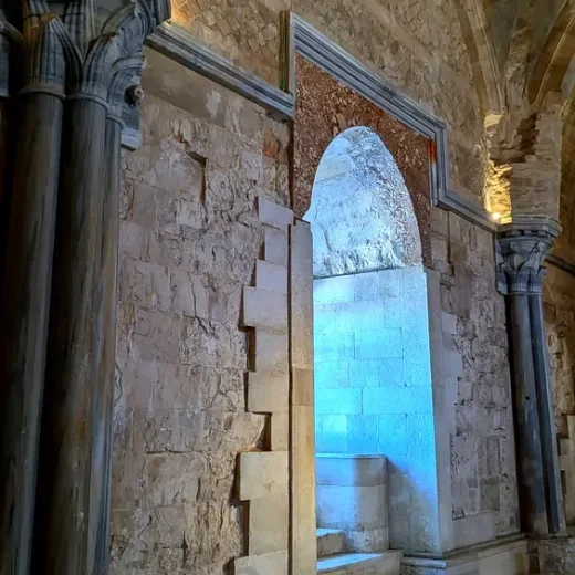 Нынешние и былые украшения замка Дель-Монте