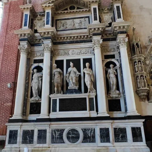 Надгробный памятник дожу Леонардо Лоредану